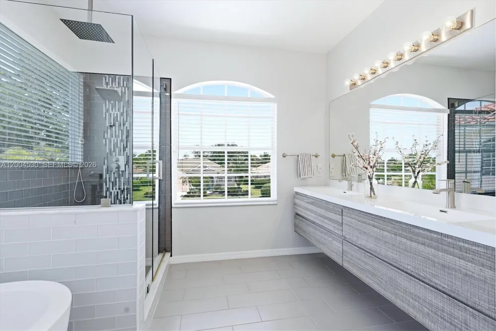 674 Clear Creek Drive Sarasota, FL 34229