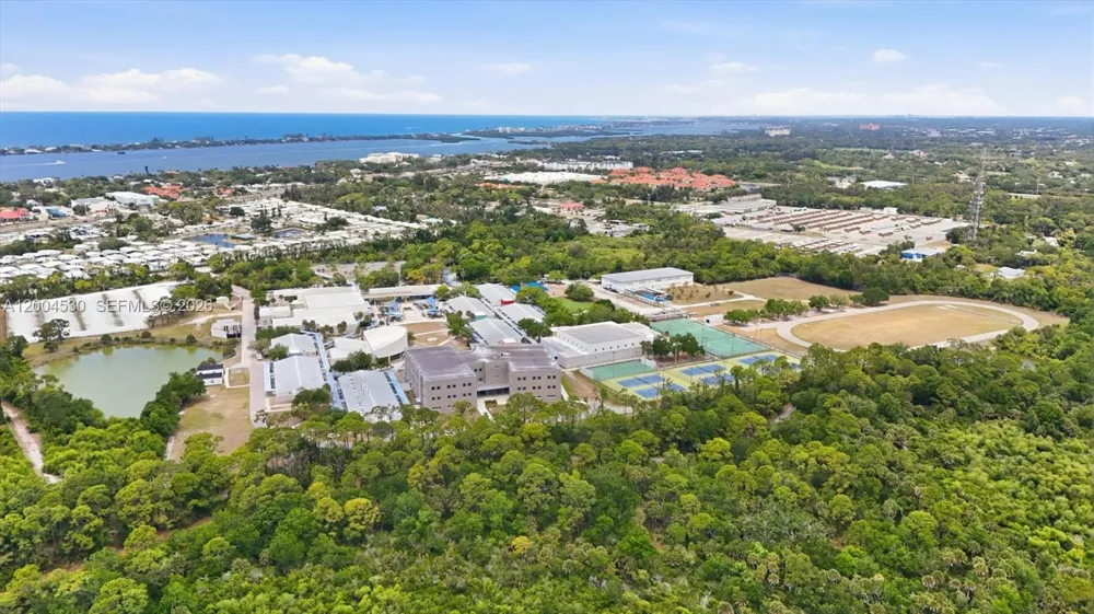 674 Clear Creek Drive Sarasota, FL 34229
