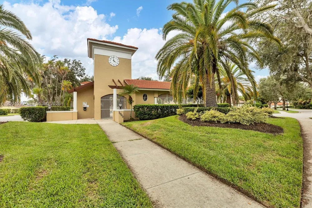 674 Clear Creek Drive Sarasota, FL 34229
