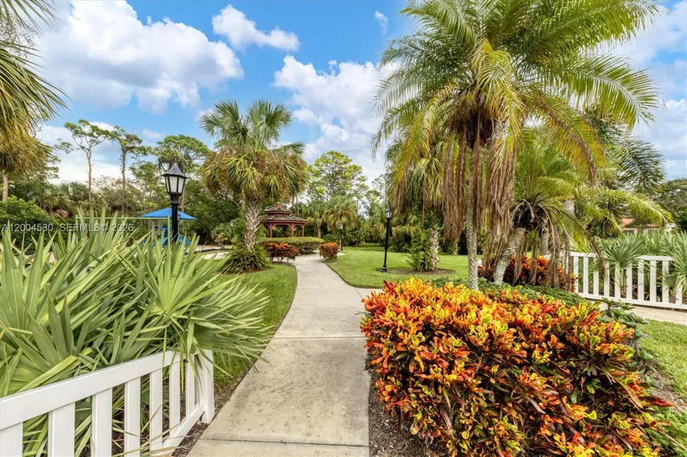 674 Clear Creek Drive Sarasota, FL 34229