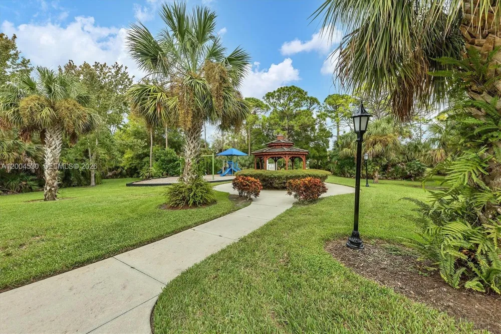 674 Clear Creek Drive Sarasota, FL 34229