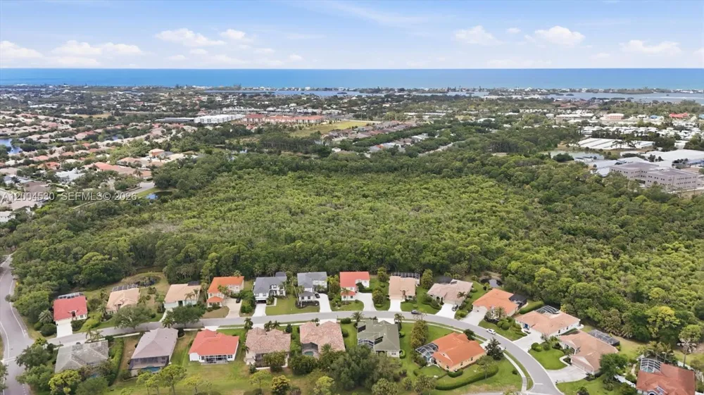 674 Clear Creek Drive Sarasota, FL 34229