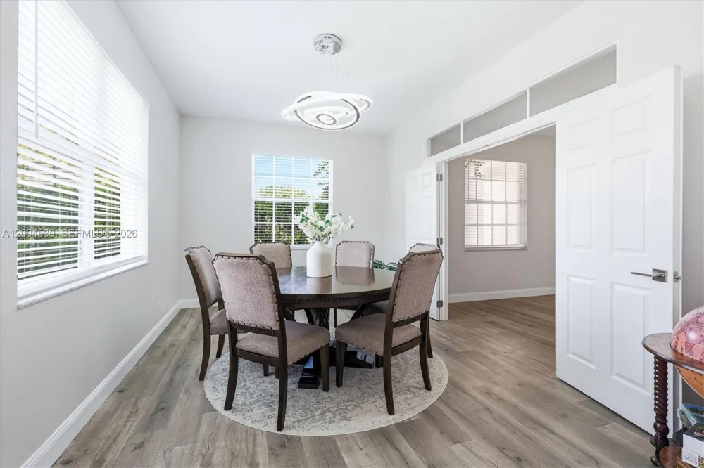 674 Clear Creek Drive Sarasota, FL 34229