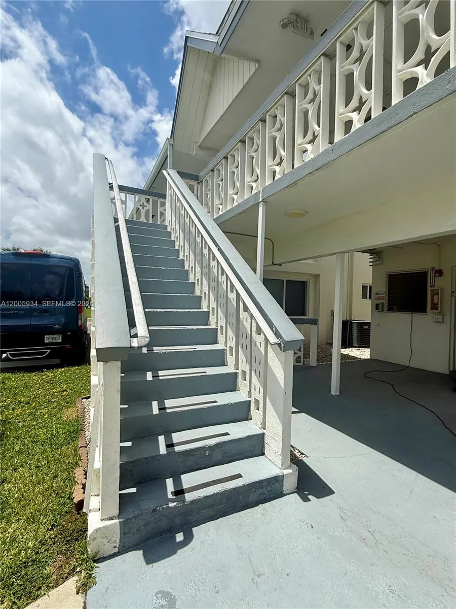11 NE 204th St #23 Miami Gardens, FL 33179