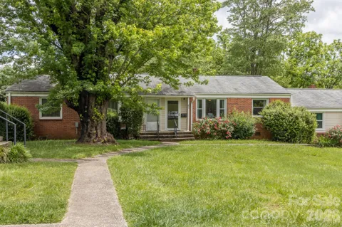 41 Trowbridge Lane