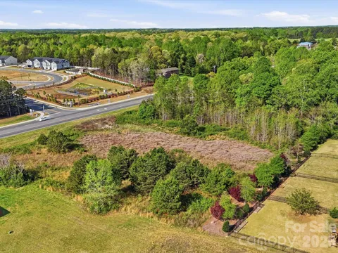 1386 Highway 55 Highway E
