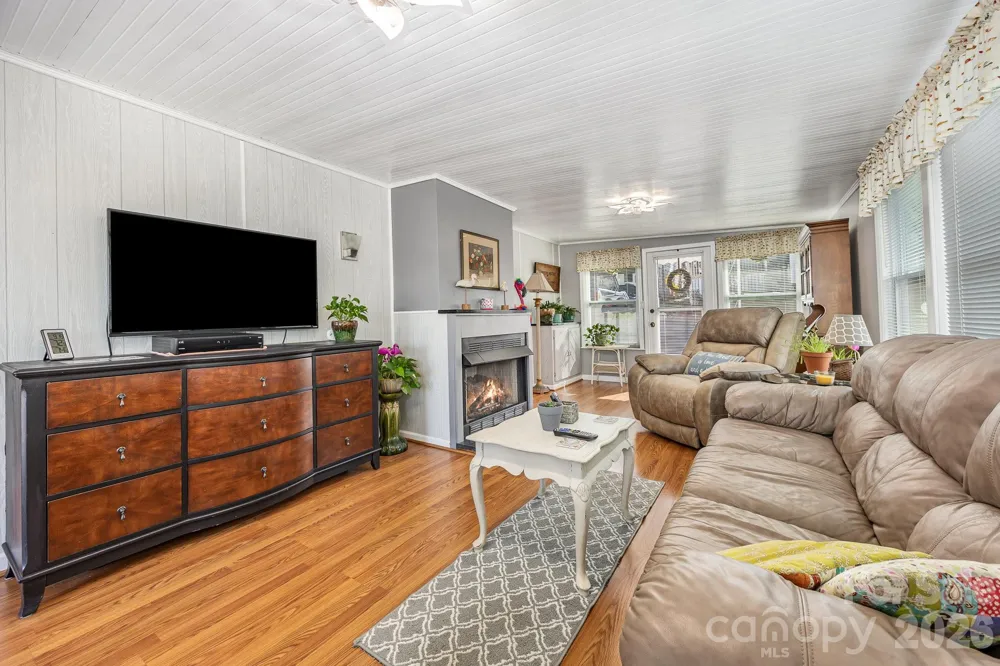 125 Maple Street New London, NC 28127