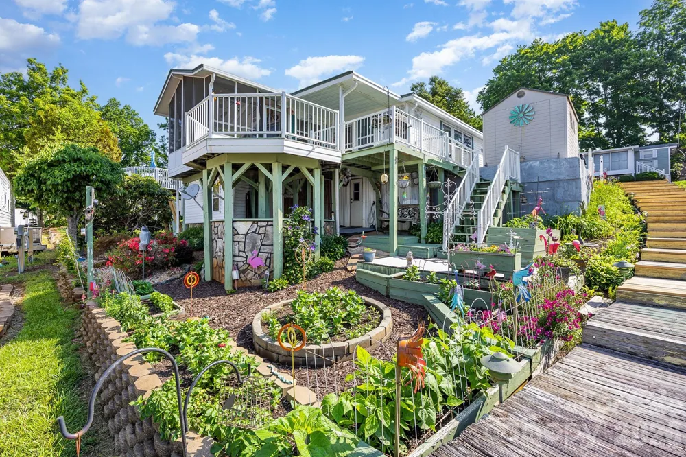 125 Maple Street New London, NC 28127