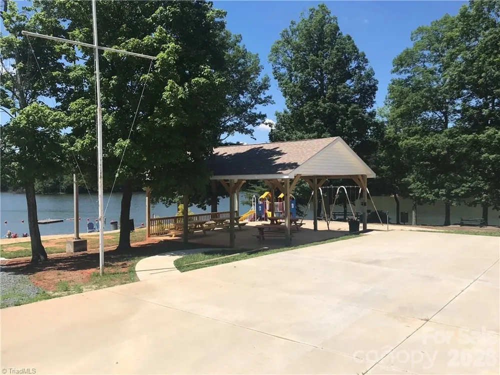125 Maple Street New London, NC 28127