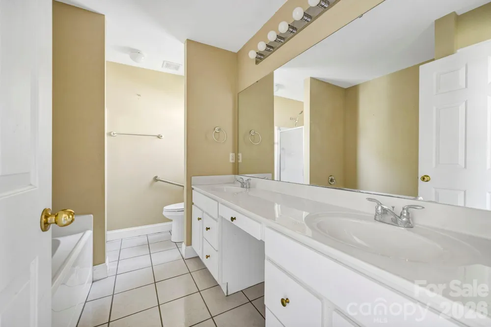 4979 Glen Cove Drive Southport, NC 28461