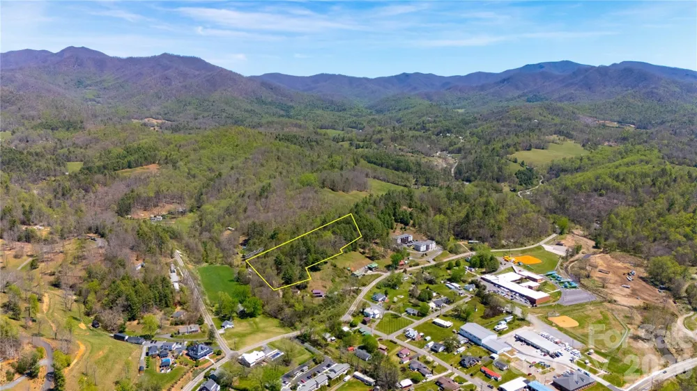 000 Mitchell Avenue Bakersville, NC 28705