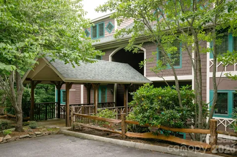 222 Creekside Way #D202