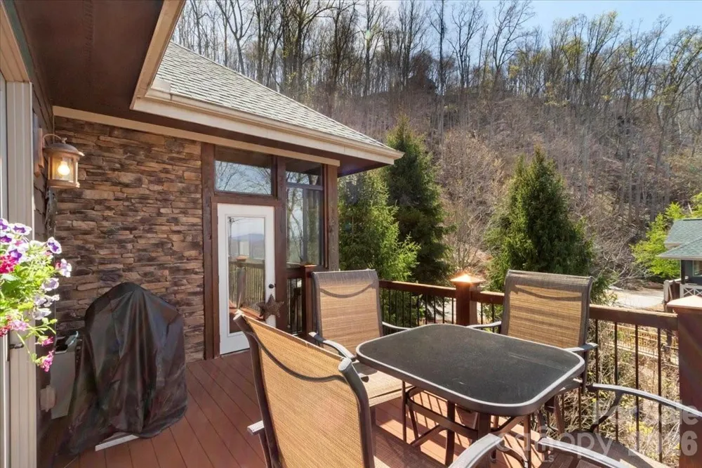 45 Creekside Way #I301 Burnsville, NC 28714