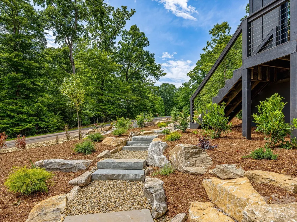 1180 West Lake Road Marion, NC 28752