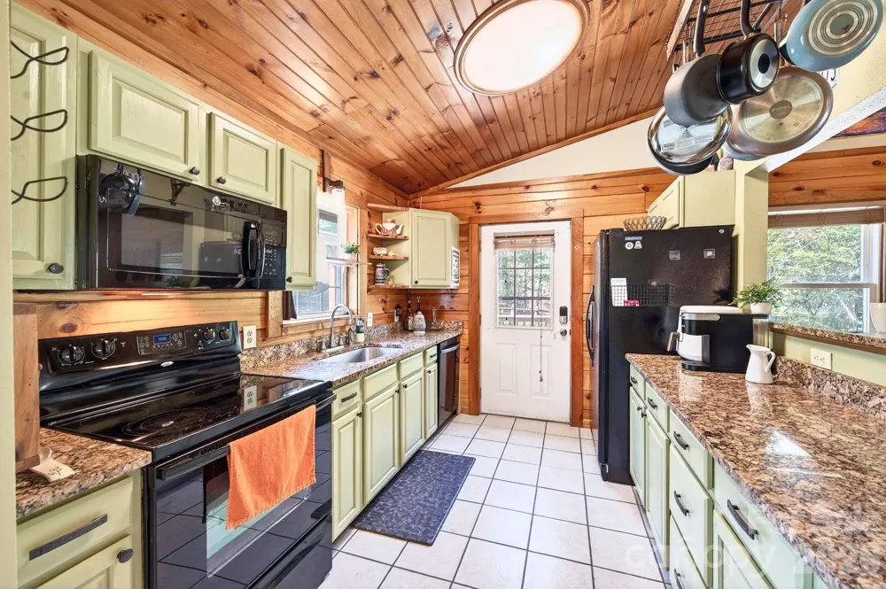 8 Blue Sky Drive Leicester, NC 28748