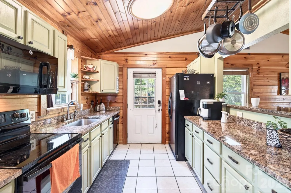 8 Blue Sky Drive Leicester, NC 28748