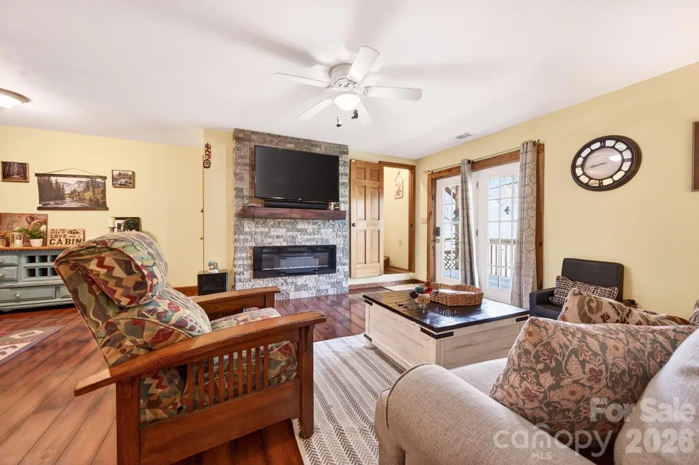 8 Blue Sky Drive Leicester, NC 28748