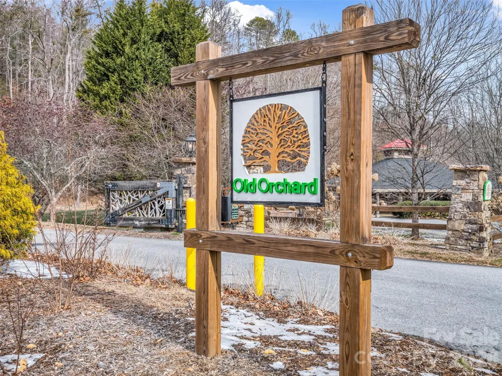 83 Sunny Morning Court Hendersonville, NC 28792