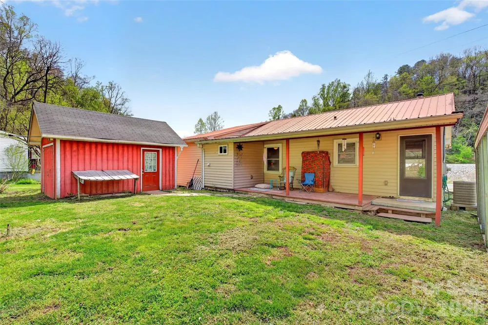 522 Old Us 70 Highway W Old Fort, NC 28762