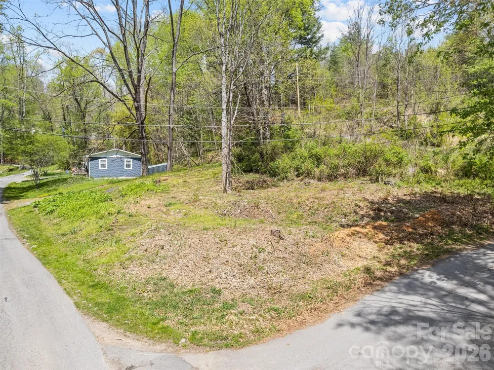 26 Lansing Road Waynesville, NC 28786