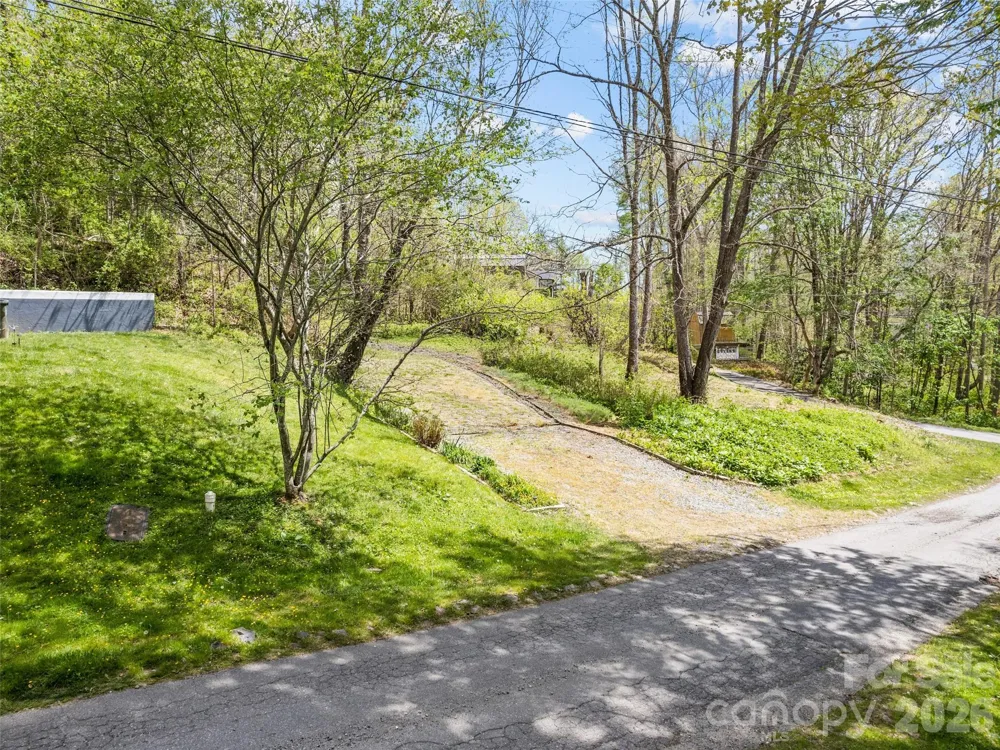 26 Lansing Road Waynesville, NC 28786