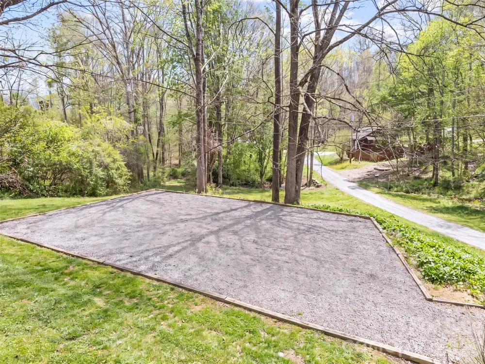 26 Lansing Road Waynesville, NC 28786