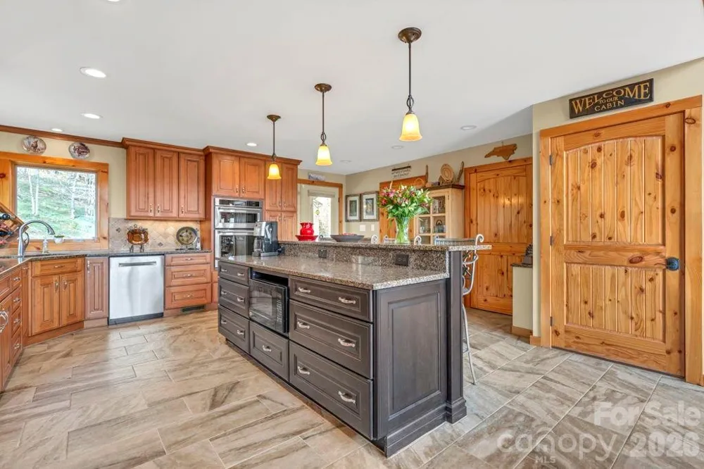 7054 Grandview Circle Newland, NC 28657