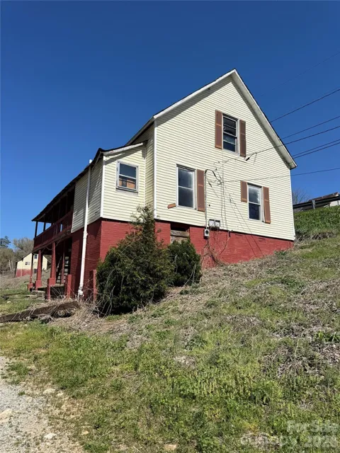 100 Hickory Street