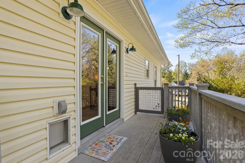 367 Crescent Street Saluda, NC 28773