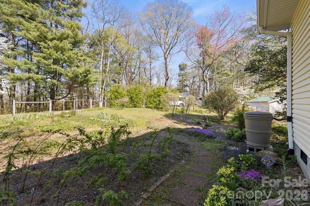 367 Crescent Street Saluda, NC 28773