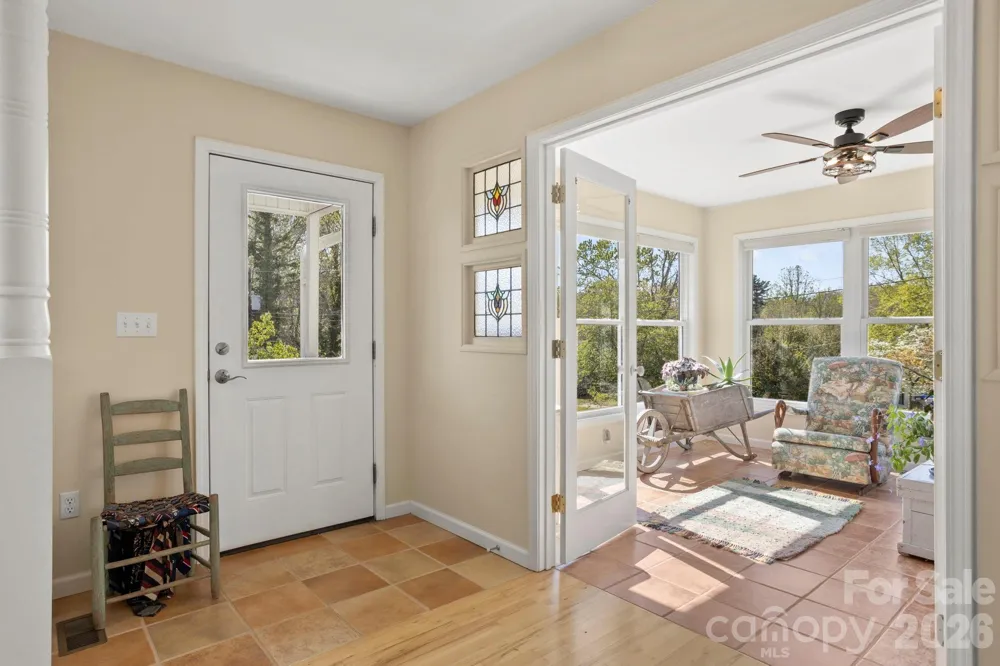 367 Crescent Street Saluda, NC 28773