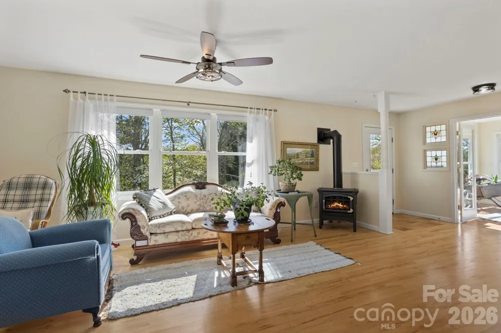 367 Crescent Street Saluda, NC 28773