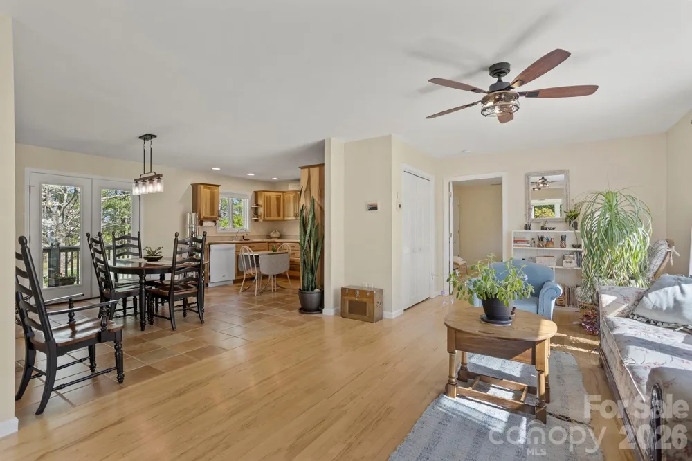 367 Crescent Street Saluda, NC 28773