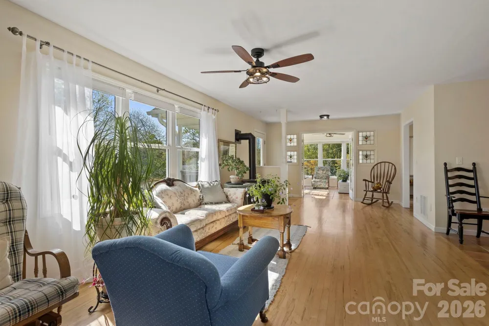 367 Crescent Street Saluda, NC 28773