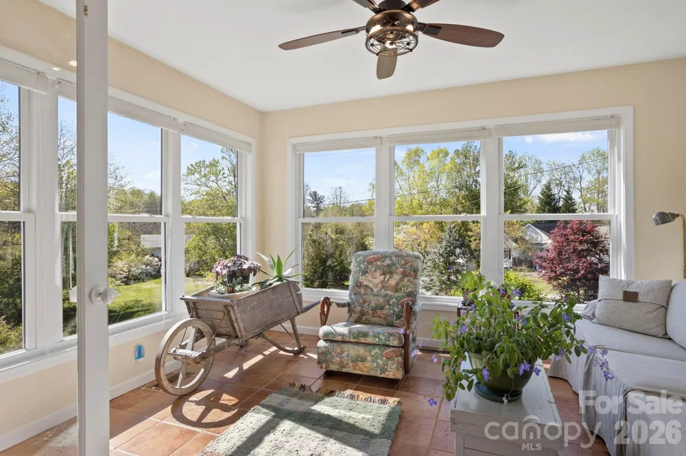 367 Crescent Street Saluda, NC 28773