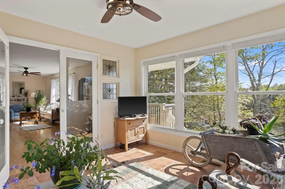 367 Crescent Street Saluda, NC 28773