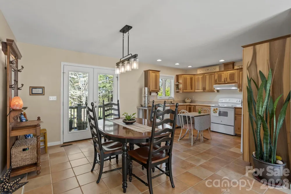 367 Crescent Street Saluda, NC 28773