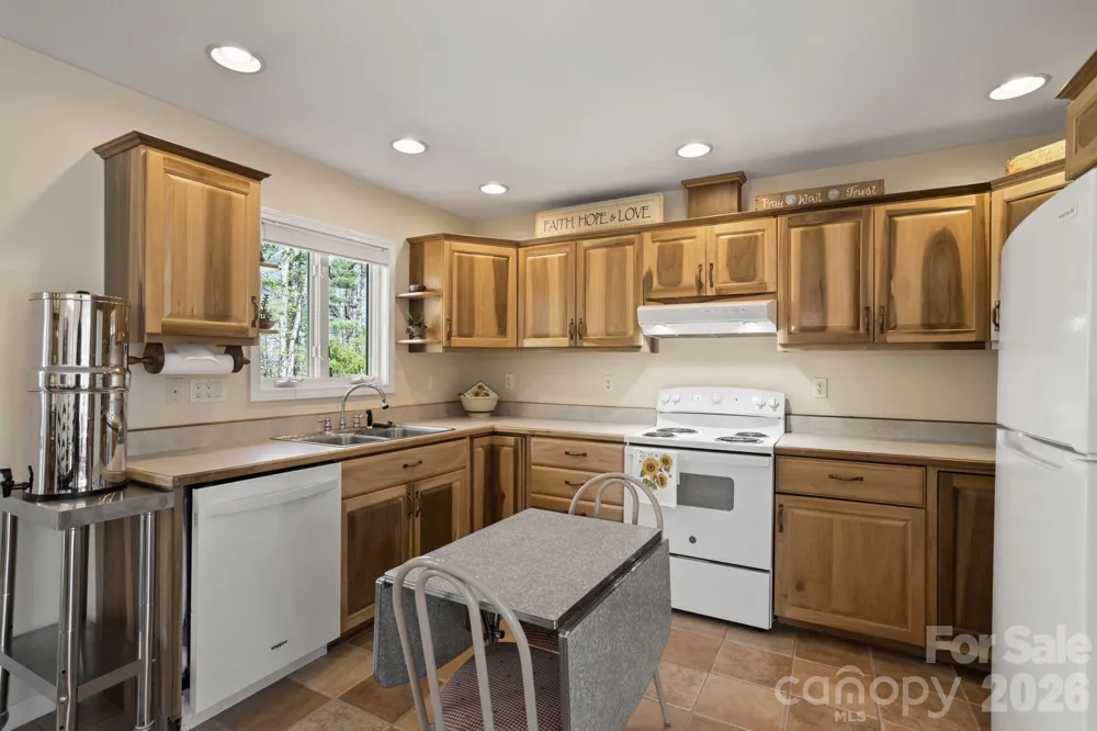 367 Crescent Street Saluda, NC 28773