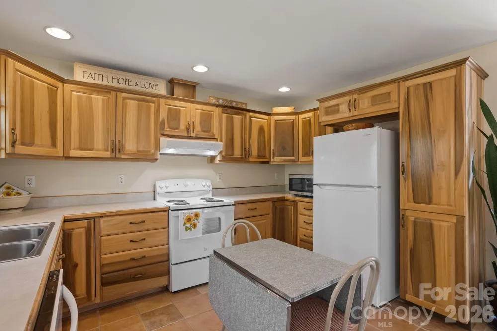 367 Crescent Street Saluda, NC 28773