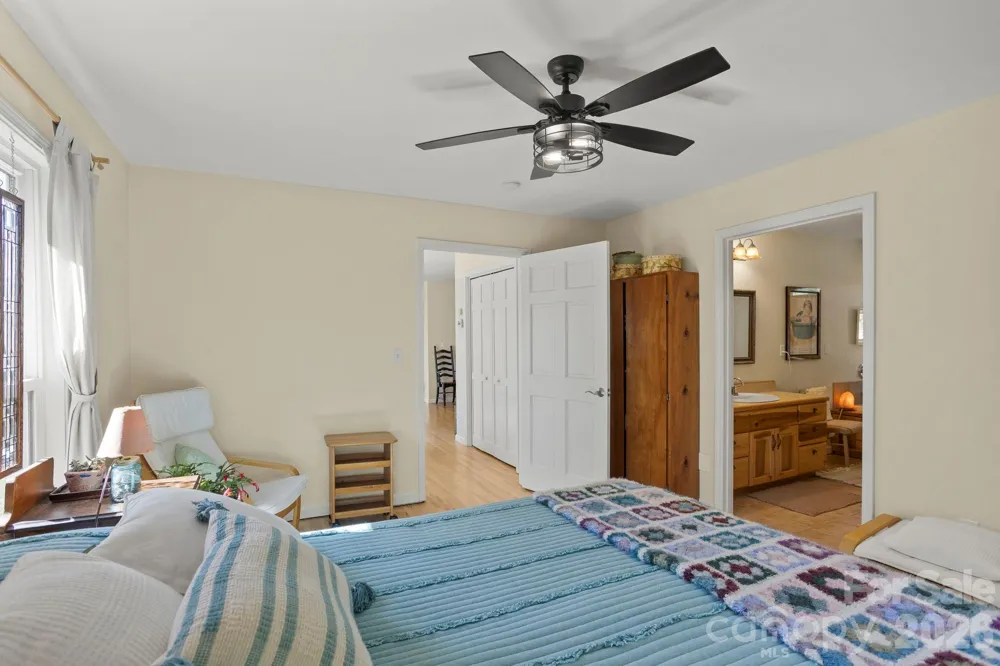 367 Crescent Street Saluda, NC 28773