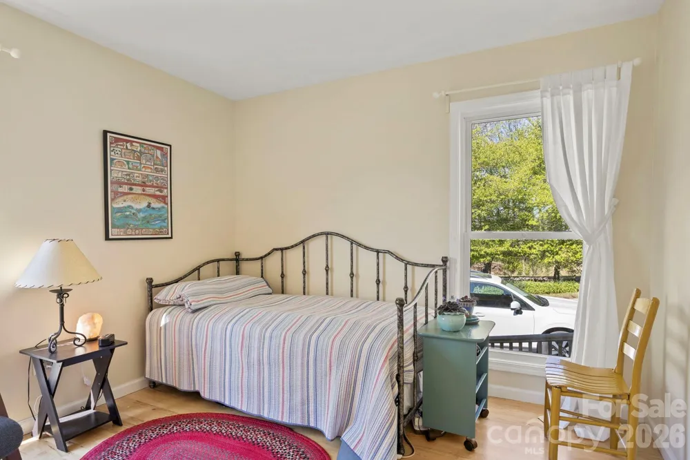 367 Crescent Street Saluda, NC 28773