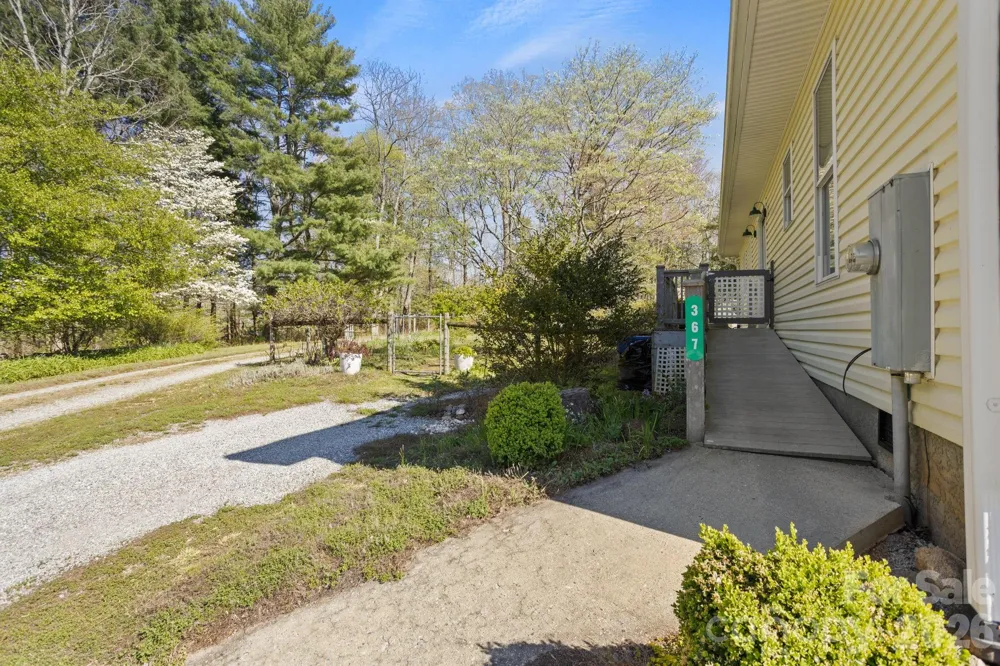 367 Crescent Street Saluda, NC 28773