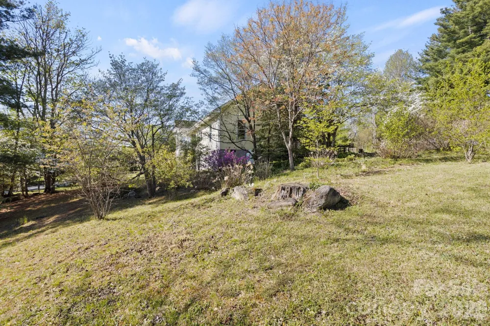 367 Crescent Street Saluda, NC 28773