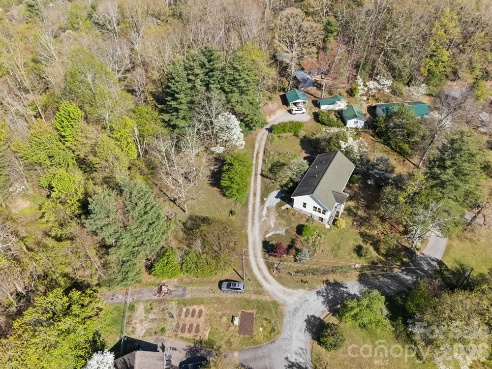 367 Crescent Street Saluda, NC 28773