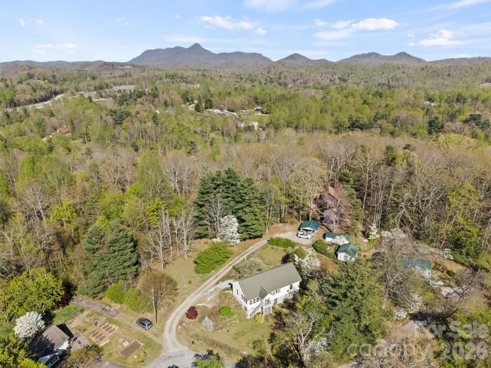 367 Crescent Street Saluda, NC 28773