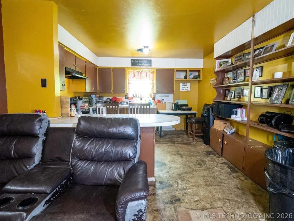 101 SW Hayes Idabel, OK 74745