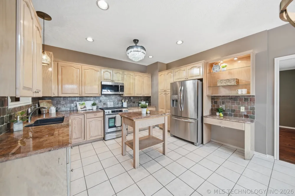 411 W Union Place Broken Arrow, OK 74011