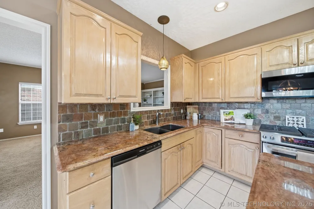 411 W Union Place Broken Arrow, OK 74011