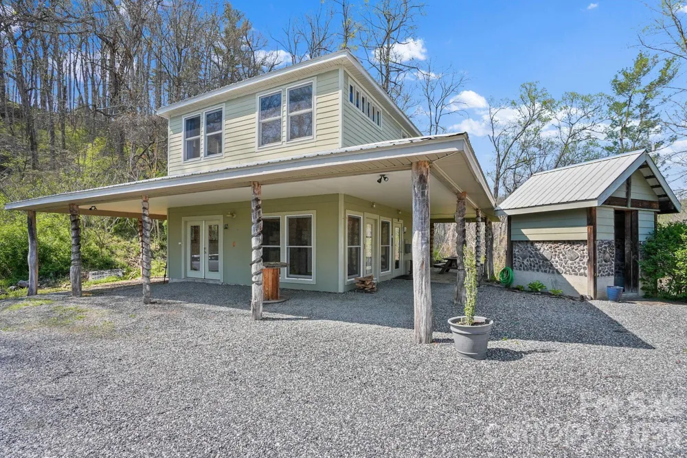310 Burr Ridge Marshall, NC 28753