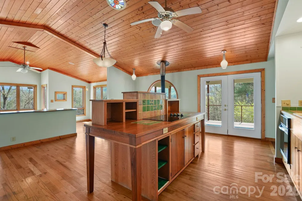 310 Burr Ridge Marshall, NC 28753